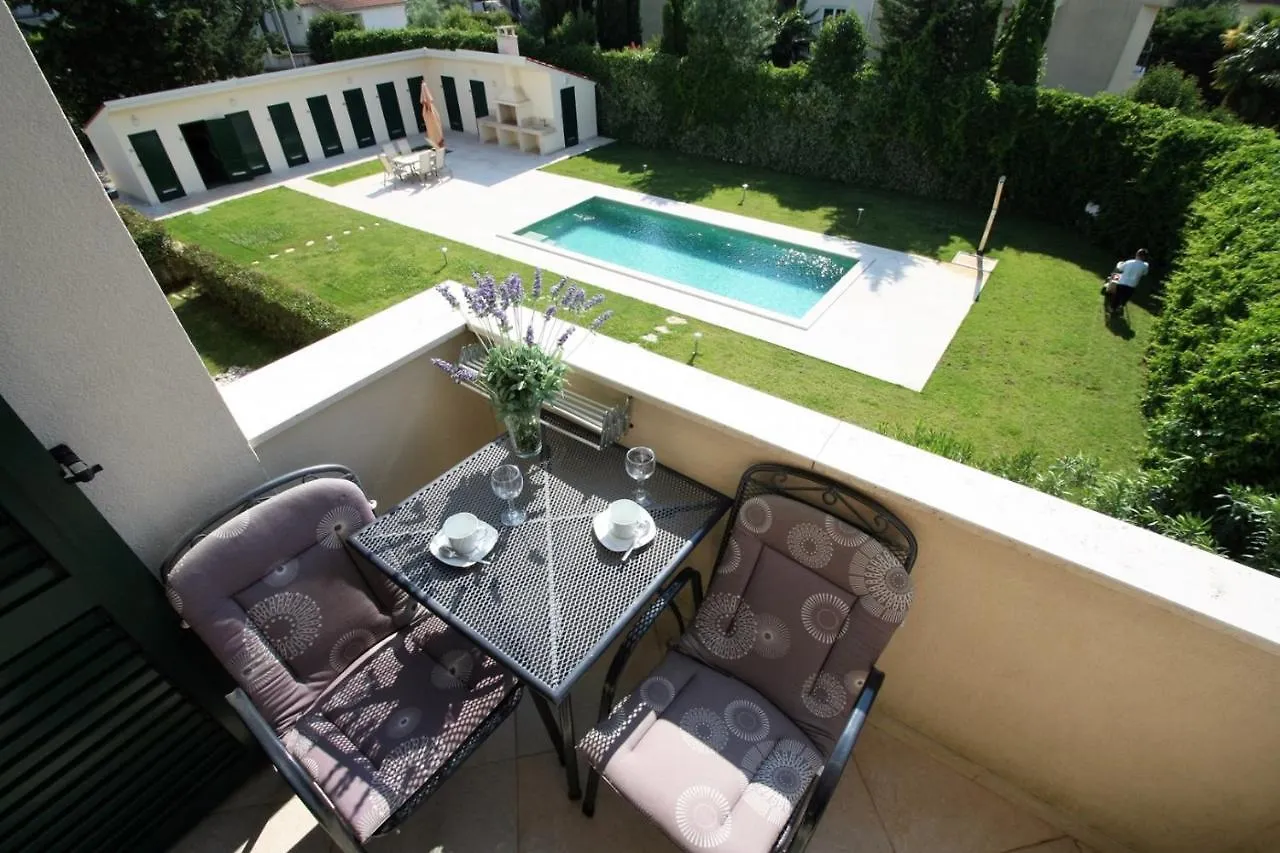 One Bedroom Apartment Bonsai With Shared Pool Kukci